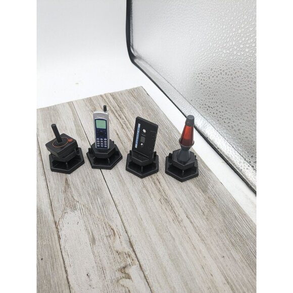 Hasbro 2003 Trivial Pursuit DVD Pop Culture Game Replacement Tokens Pie And Dice - Picture 3 of 8